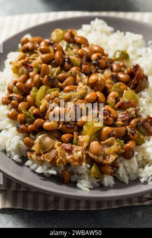 Herzhafter hausgemachter Southern Hoppin John mit weißem Reis Stockfoto