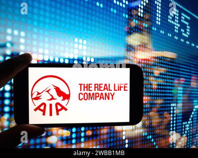 Konskie, Polen - 07. Januar 2024: Das Firmenlogo von AIA wird auf dem Bildschirm des Mobiltelefons angezeigt Stockfoto