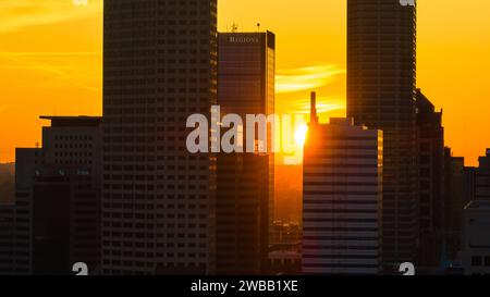 Golden Hour Glühen bei Sonnenuntergang aus nächster Nähe der Skyline von Indianapolis Stockfoto