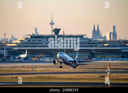 Eurowings Airbus beim Start auf dem Flughafen Köln-Bonn, NRW, Deutschland Flughafen Köln-Bonn *** Eurowings Airbus startet am Flughafen Köln/Bonn, NRW, Deutschland Flughafen Köln/Bonn Stockfoto