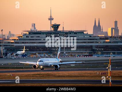 Eurowings Airbus bei der Landung auf dem Flughafen Köln-Bonn, NRW, Deutschland Flughafen Köln-Bonn *** Eurowings Airbus landet am Flughafen Köln-Bonn, NRW, Deutschland Flughafen Köln-Bonn Stockfoto