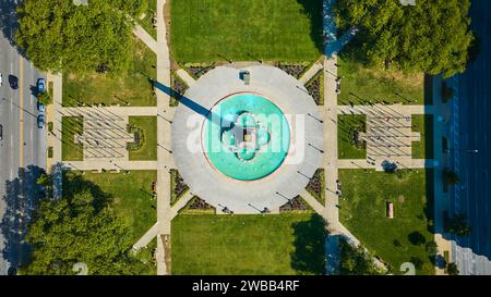 Oben unten am kunstvollen Brunnen im City Park, Indianapolis Stockfoto