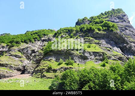 Der Fer-à-Cheval ist ein Naturzirkus Frankreichs auf dem Gebiet der Stadt Sixt-Fer-à-Cheval im Departement Haute-Savoie Stockfoto