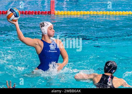 Eindhoven, Niederlande. Januar 2024. EINDHOVEN, NIEDERLANDE - 9. JANUAR: Sefania Santa von Griechenland während des Wasserpolo-Europameisterschaftsspiels der Frauen 2024 zwischen Griechenland und Frankreich im Pieter van den Hoogenband Zwemstadion am 9. Januar 2024 in Eindhoven, Niederlande. (Foto: Joris Verwijst/BSR Agency) Credit: BSR Agency/Alamy Live News Stockfoto