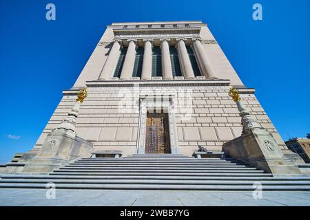 Neoklassizistisches Gebäude mit korinthischen Säulen, Downtown Indianapolis Stockfoto