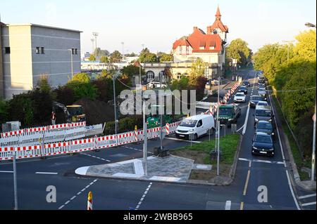 Baustelle Schwanheimer Ufer / Lyoner Straße. 30.09.2022 Frankfurt Baustelle Schwanheimer Ufer Ecke Lyoner Straße. Frankfurt Frankfurt Hessen Deutschland *** Baustelle Schwanheimer Ufer Lyoner Straße 30 09 2022 Frankfurt Baustelle Schwanheimer Ufer Ecke Lyoner Straße Frankfurt Frankfurt Hessen Deutschland Stockfoto