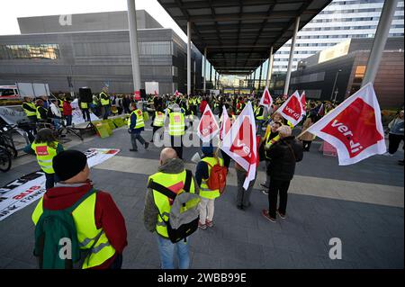 Verdi Warnstreik vor der Uniklinik 30.09.2022 Frankfurt Verdi Warnstreik der Angestellten der Uniklinik Frankfurt. Frankfurt Frankfurt Hessen Deutschland *** Verdi-Warnstreik vor dem Universitätsspital 30 09 2022 Frankfurt Verdi Warnstreik der Mitarbeiter des Universitätsspitals Frankfurt Frankfurt Frankfurt Frankfurt Hessen Deutschland Stockfoto