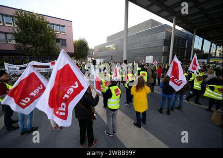 Verdi Warnstreik vor der Uniklinik 30.09.2022 Frankfurt Verdi Warnstreik der Angestellten der Uniklinik Frankfurt. Frankfurt Frankfurt Hessen Deutschland *** Verdi-Warnstreik vor dem Universitätsspital 30 09 2022 Frankfurt Verdi Warnstreik der Mitarbeiter des Universitätsspitals Frankfurt Frankfurt Frankfurt Frankfurt Hessen Deutschland Stockfoto