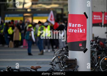 Verdi Warnstreik vor der Uniklinik 30.09.2022 Frankfurt Verdi Warnstreik der Angestellten der Uniklinik Frankfurt. Frankfurt Frankfurt Hessen Deutschland *** Verdi-Warnstreik vor dem Universitätsspital 30 09 2022 Frankfurt Verdi Warnstreik der Mitarbeiter des Universitätsspitals Frankfurt Frankfurt Frankfurt Frankfurt Hessen Deutschland Stockfoto