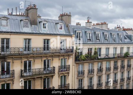 Häuser in der Rue de Turbigo in Paris. Stockfoto