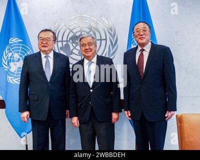 New York, New York, USA. Januar 2024. Der Generalsekretär ANTONIO GUTERRES trifft sich mit LIU JIANCHAO, dem Minister der Internationalen Abteilung des Zentralkomitees der Kommunistischen Partei (VR China). (Kreditbild: © Bianca Otero/ZUMA Press Wire) NUR REDAKTIONELLE VERWENDUNG! Nicht für kommerzielle ZWECKE! Stockfoto