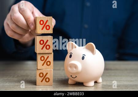 Anzahlung mit hohem Zinsen und guter Rentabilität. Sammeln Sie Einsparungen. Ziehen Sie Investitionen an. Akkumulation des Zinssatzes. Einlagen und Spareinlagen. Stockfoto