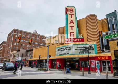 Art Deco State Theatre Marquee in Urban Street Scene, Michigan Stockfoto