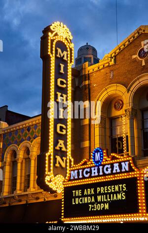 Michigan Theater Marquee und architektonische Details bei Twilight Stockfoto