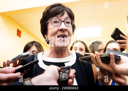 Washington, Usa. Januar 2024. US-Senatorin Susan Collins (R-ME) spricht mit Reportern in der Nähe der U-Bahn im US-Kapitol. (Foto: Michael Brochstein/SIPA USA) Credit: SIPA USA/Alamy Live News Stockfoto