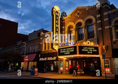 Dämmerung im Michigan Theater Marquee mit Lucinda Williams Event Stockfoto