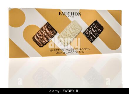 Winneconne, WI - 5. Januar 2024: Ein Paket von Fauchon Paris Petits Paves Endroben auf einem isolierten Hintergrund. Stockfoto