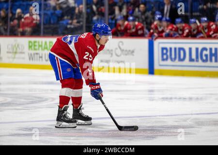 7. Januar 2024: Laval Rocket Defenseman Brady Keeper (25) skatet in der ersten Periode gegen die Utica Comets. Die Utica Comets veranstalteten die Laval Rocket in einem Spiel der American Hockey League im Adirondack Bank Center in Utica, New York. (Jonathan Tenca/CSM) Stockfoto