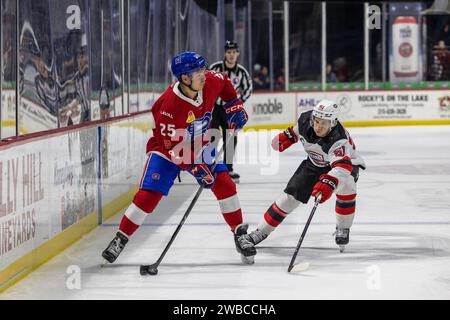 7. Januar 2024: Laval Rocket Defenseman Brady Keeper (25) skatet in der ersten Periode gegen die Utica Comets. Die Utica Comets veranstalteten die Laval Rocket in einem Spiel der American Hockey League im Adirondack Bank Center in Utica, New York. (Jonathan Tenca/CSM) Stockfoto