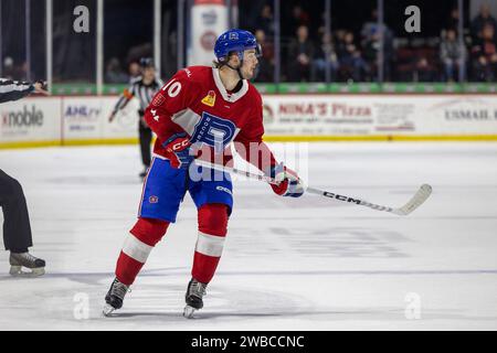 7. Januar 2024: Laval Rocket Stürmer Joshua Roy (10) Skates in der ersten Periode gegen die Utica Comets. Die Utica Comets veranstalteten die Laval Rocket in einem Spiel der American Hockey League im Adirondack Bank Center in Utica, New York. (Jonathan Tenca/CSM) Stockfoto