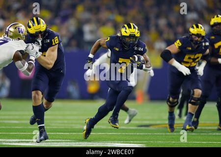 HOUSTON, Texas – 08. JANUAR: Michigan Wolverines Running Back Donovan Edwards (7) läuft für seinen zweiten Touchdown während der CFP National Championship gegen die Washington Huskies am 08. Januar 2024 im NRG Stadium in Houston, Texas. (Foto: Joe Robbins/Image of Sport) Stockfoto