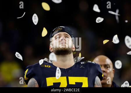 HOUSTON, Texas – 08. JANUAR: Der Offensive Lineman Trevor Keegan (77) von Michigan Wolverines reagiert nach der CFP National Championship gegen die Washington Huskies am 08. Januar 2024 im NRG Stadium in Houston, Texas. (Foto: Joe Robbins/Image of Sport) Stockfoto