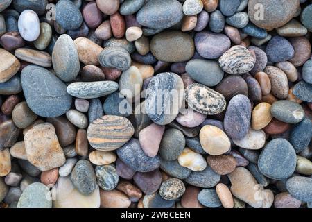 Kieselsteine am Strand. Morayshire, Schottland Stockfoto