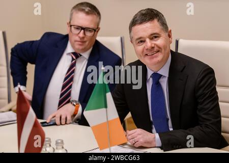 RIGA, Lettland. Januar 2024. Der lettische Finanzminister Arvils Aserbaidschadens trifft sich mit Paschal Donohoe (auf Foto), dem Präsidenten der Eurogruppe, Minister für öffentliche Ausgaben, die Umsetzung des nationalen Entwicklungsplans und die Reform Irlands. Quelle: Gints Ivuskans/Alamy Live News Stockfoto