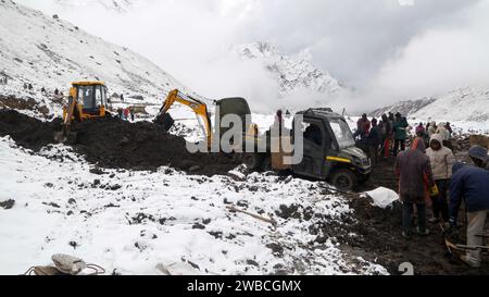 Rudraprayag, Uttarakhand, Indien, Dezember 12 2014, Wiederaufbau in Kedarnath nach der Katastrophe im extremen Winter und Schneefall. Die Regierung hat einen Aufruhr gemacht Stockfoto