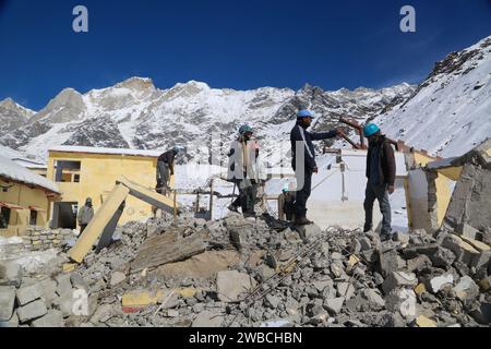 Rudarprayag, Uttarakhand, Indien, Dezember 20 2014, zerstörte Gebäude für den Wiederaufbau von Kedarnath in Uttarakhand. Die Regierung hat einen Wiederaufbau durchgeführt Stockfoto