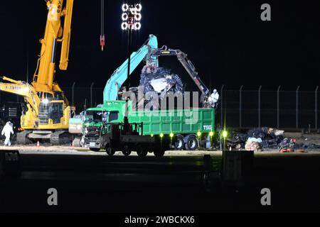 JAL Airbus A350-900 (JL516 von Sapporo Shin-Chitose nach Haneda, reg. JA13XJ) wurde am 6. Januar 2024 von der Start- und Landebahn C am Flughafen Haneda entfernt. Quelle: Aviation Wire/AFLO/Alamy Live News Stockfoto