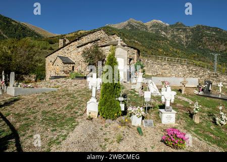 Ermita de San Clemente, estilo románico del siglo XII Aneto , municipio de Montanuy, Ribagorza, Provincia de Huesca, Aragón, cordillera de los Pirine Stockfoto