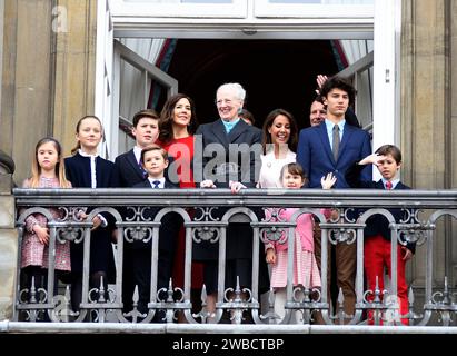 Kopenhagen/Dänemark 16. April 2018  .H.M.Königin Margrethe II. Feiert 78 Jahre Geburtstag Kommen Sie Out Amalienborg Palce Balacy Compnay ihr Prinz Joachim und Kronprinz frederiks waren auf dem Balkon abwesend, so dass ihr Ehemann Psrince Henrik, der einige Monate vor dem Balakoy starb Kronprinzessin Mary und ihre Kinder Piness und Prinz und Prinz starb und Prinz Joachim und Prinzessin Marie und ihre Kinder heute montag 16 Pareil 2018 Foto.Francis Joseph Dean / Deanpictures. Stockfoto