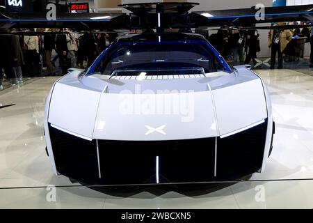 Las Vegas, USA. Januar 2024. Das eVTOL Flying Car von Xpeng, das am 9. Januar 2024 während der CES 2024 - Tag 1 im Las Vegas Convention Center in Las Vegas, NV, ausgestellt wird. (Travis P Ball/SIPA USA) Credit: SIPA USA/Alamy Live News Stockfoto