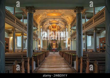 ERLANGEN, DEUTSCHLAND - 15. DEZEMBER 2023: Innenraum der barocken Neustädter Kirche, erbaut 1722–1737, ebenfalls Universitätskirche der FAEN. Stockfoto