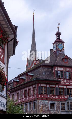 STEIN AM RHEIN, SCHWEIZ - 9. OKTOBER 2022: Einzigartige malerische Häuser in der Altstadt von Stein am Rhein Stockfoto