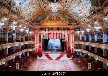 Das Innere des Blackpool Tower Ballroom, Blackpool, Nordwesten Englands, Großbritannien Stockfoto