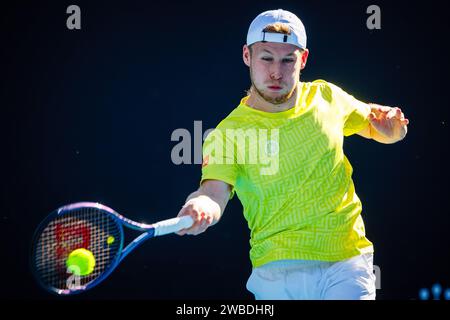 Melbourne, Australien. Januar 2024. Der belgische Gauthier Onclin wurde während eines Tennisspiels gegen US Kovacevic in der ersten Runde der Qualifikation für das Herreneinzelturnier des Grand Slam-Tennisturniers „Australian Open“ am Mittwoch, den 10. Januar 2024, in Melbourne Park, Australien, in Aktion gezeigt. Die Ausgabe 2024 des Australian Grand Slam findet vom 14. Bis 28. Januar statt. BELGA FOTO PATRICK HAMILTON Credit: Belga News Agency/Alamy Live News Stockfoto