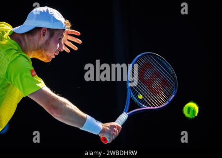 Melbourne, Australien. Januar 2024. Der belgische Gauthier Onclin wurde während eines Tennisspiels gegen US Kovacevic in der ersten Runde der Qualifikation für das Herreneinzelturnier des Grand Slam-Tennisturniers „Australian Open“ am Mittwoch, den 10. Januar 2024, in Melbourne Park, Australien, in Aktion gezeigt. Die Ausgabe 2024 des Australian Grand Slam findet vom 14. Bis 28. Januar statt. BELGA FOTO PATRICK HAMILTON Credit: Belga News Agency/Alamy Live News Stockfoto