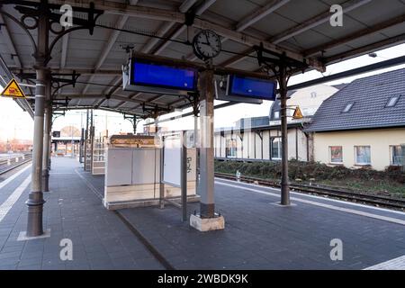 Streik der GDL bei der Bahn die GDL hat kurzfristig einen flächendeckenden Streik von Mittwoch, 15.11., 22 Uhr bis Donnerstag, 16.11., 18 Uhr angekündigt. Der Streik wird sich massiv auf den gesamten deutschen Bahnbetrieb auswirken. *** GDL-Bahnstreik die GDL hat kurzfristig ab Mittwoch, 15 11, 22 xFDJPGx einen bundesweiten Streik angekündigt Stockfoto