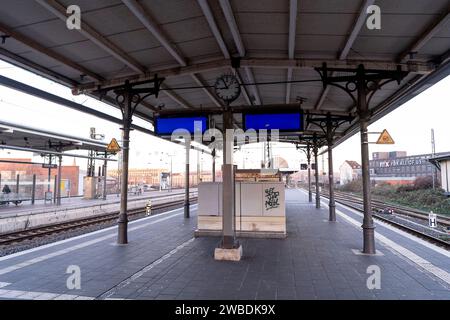 Streik der GDL bei der Bahn die GDL hat kurzfristig einen flächendeckenden Streik von Mittwoch, 15.11., 22 Uhr bis Donnerstag, 16.11., 18 Uhr angekündigt. Der Streik wird sich massiv auf den gesamten deutschen Bahnbetrieb auswirken. *** GDL-Bahnstreik die GDL hat kurzfristig ab Mittwoch, 15 11, 22 xFDJPGx einen bundesweiten Streik angekündigt Stockfoto