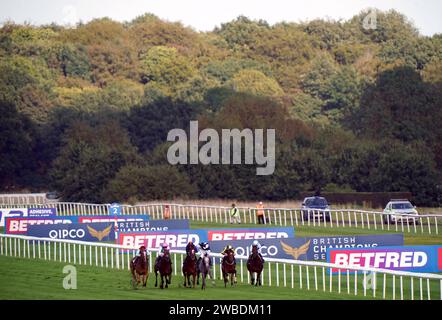 Dateifoto vom 15.09.2023 von Läufern und Fahrern während des Betfred St Leger Festivals auf der Doncaster Racecourse. Das Treffen am heutigen Nachmittag in Doncaster wird wie geplant stattfinden, aber die Karte in Leicester muss um 12.00 Uhr eine dritte Inspektion bestehen. Ausgabedatum: Mittwoch, 10. Januar 2024. Stockfoto