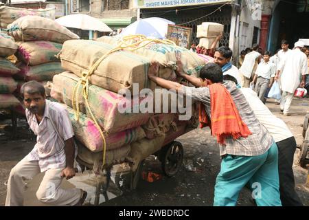 Image ©Lizenzierung an Parsons Media. 01/10/2008. London, Indien. Indien. Der Gewürzmarkt in Delhi. Foto von Andrew Parsons / Parsons Media Stockfoto