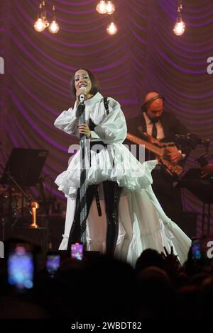 ISTANBUL, TURKIYE - 12. MAI 2023: Türkischer Sänger Zeynep Bastik Konzert in Istanbul Stockfoto