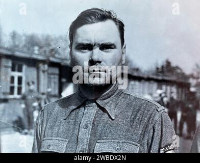 JOSEF KRAMER (1906–1945) Kommandeur des Konzentrationslagers Bergen-Belsen nach der Befreiung des Lagers durch britische Truppen am 15. April 1945. Stockfoto
