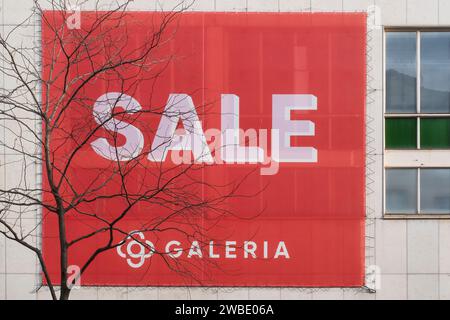 Verkaufsposter im Galeria Kaufhof in Köln-Nippes Stockfoto