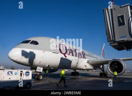 Doha, Prag. Januar 2024. Feierliche Präsentation der Qatar Airways Boeing 787 Dreamliner auf der Rückfahrt von Prag nach Doha, Prag, Tschechische Republik, 10. Januar 2024. Quelle: Michaela Rihova/CTK Photo/Alamy Live News Stockfoto
