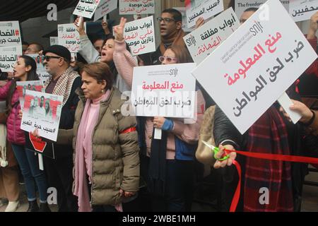 Die nationale union tunesischer Journalisten SNJT organisierte heute, Mittwoch, den 10. Januar, eine Protestbewegung vor dem Gericht erster Instanz von Tunis für die Freilassung von 3 Journalisten, die von den Behörden verhaftet wurden.Foto Wassime Mahjoub. Eine Demonstration der Solidarität mit den verhafteten Journalisten. Stockfoto