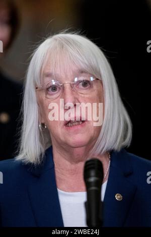 Washington, Usa. Januar 2024. Der US-Senator Patty Murray (Demokrat von Washington) hält am Dienstag, den 9. Januar 2024, auf der Pressekonferenz der Demokraten im Ohio Clock Corridor im Kapitol der Vereinigten Staaten in Washington, DC, Stellung. Foto: Rod Lamkey/CNP/ABACAPRESS.COM Credit: Abaca Press/Alamy Live News Stockfoto