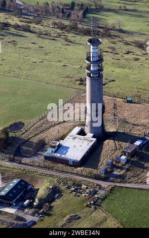 Aus der Vogelperspektive des Sutton Common BT Tower auf dem Croker Hill in der Nähe von Macclesfield, Cheshire Stockfoto